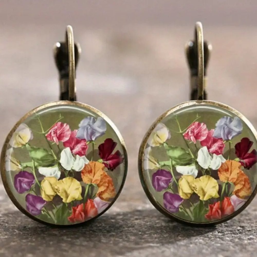 NEW| Women’s Beautiful Round Vintage Floral Retro Earrings - Picture 3 of 3
